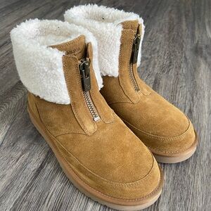 Koolaburra by UGG | Lytta Chestnut Brown Sherpa Boots Size 8